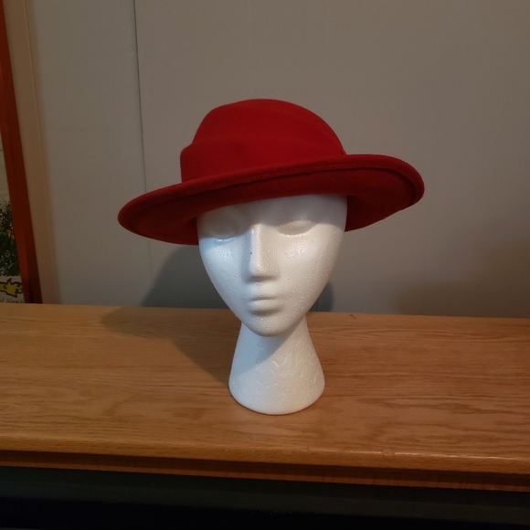 Ladies red wool hat - Picture 4 of 5